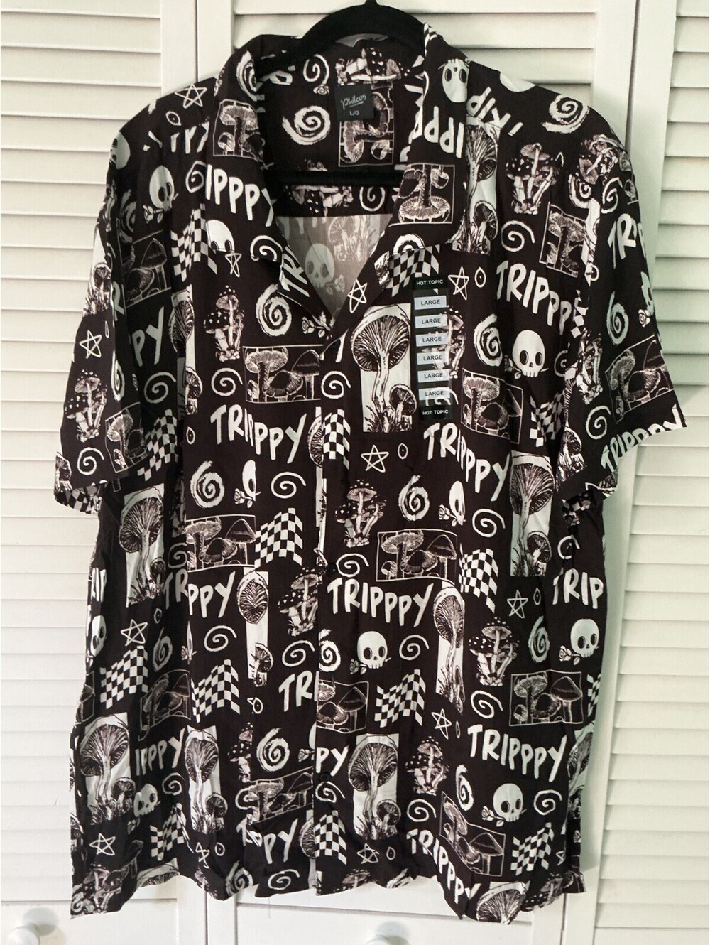Hot Topic Men's NWT Size L Mushrooms Trippy Skull Button Down Shirt Philcos #303